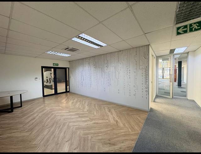 424M² OFFICE TO LET IN MIDRIDGE PARK